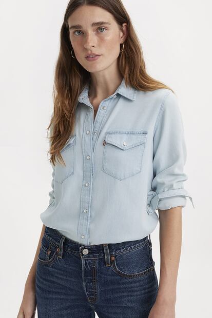 La camisa de mezclilla es muy versátil. Foto: Cortesía