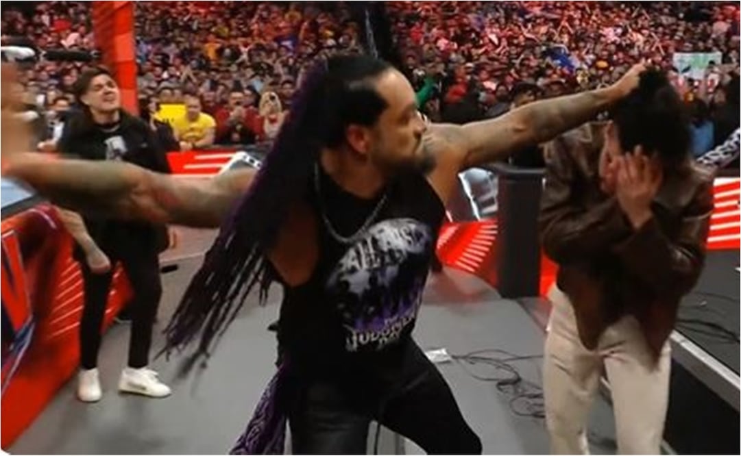 El cantante Bad Bunny recibió una fuerte golpiza en RAW