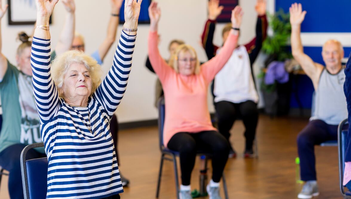 Ejercicio en personas mayores a 65 años. Fuente: canva