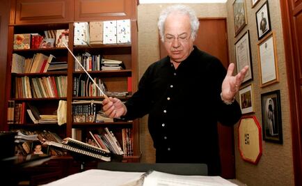 Director de orquesta dedica presea a Tovar y de Teresa