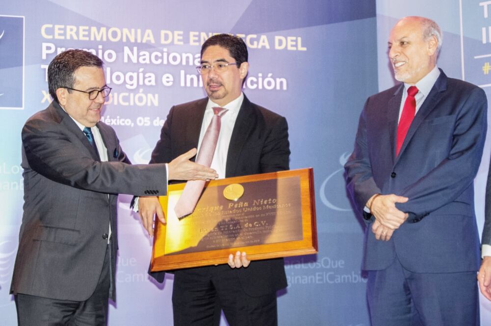 Ildefonso Guajardo, secretario de Economía, asistió en representación del presidente Enrique Peña Nieto a la entrega del premio Nacional de Tecnología e Innovación. (GALO CAÑAS.CUARTOSCURO)