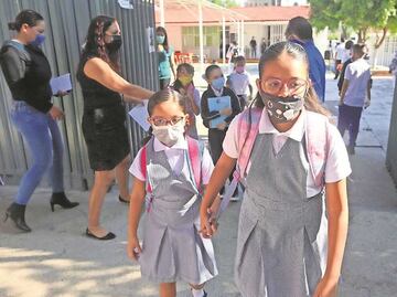 Regreso a clases 2021: 6 errores al poner el cubrebocas a tus hijos