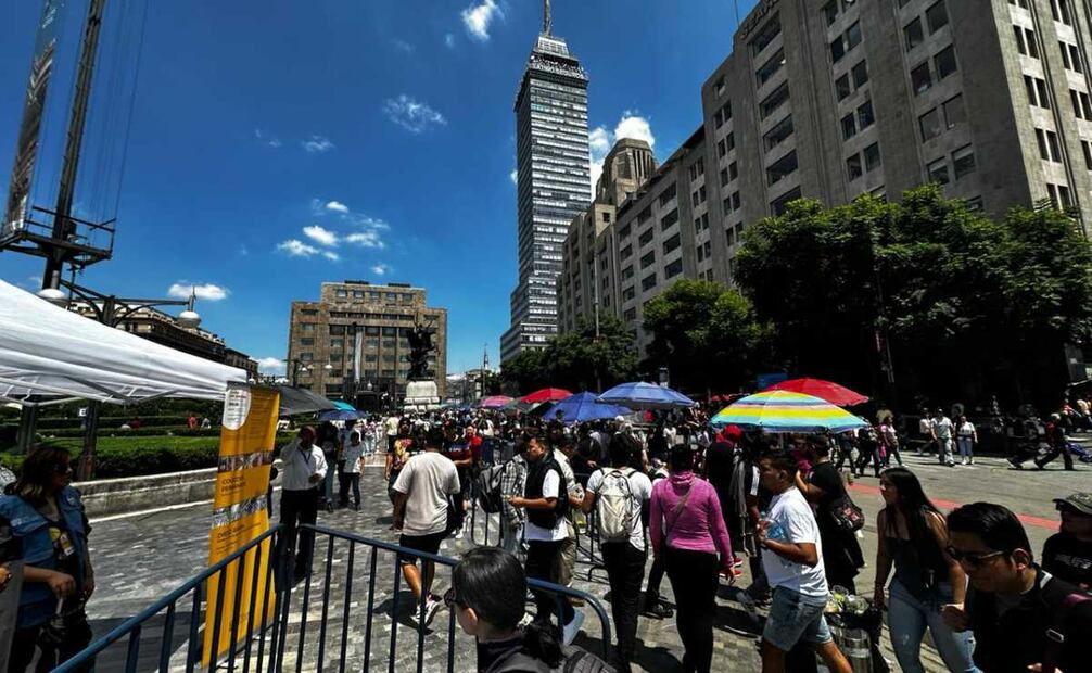 Vendedores ambulantes instalan tianguis en Avenida Juárez. Alberto Acosta/EL UNIVERSAL