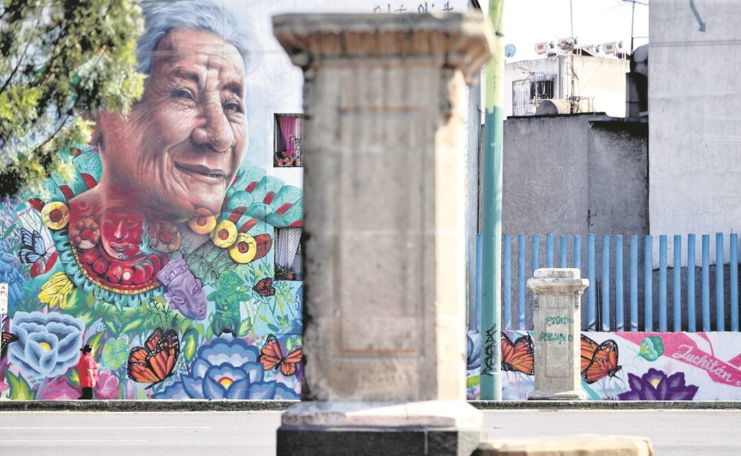 Pedestales en Reforma, a la altura de la colonia Guerrero, lucen vacíos y con pintas, además de que es evidente el deterioro en las estructuras. Foto: DIEGO SIMÓN. EL UNIVERSAL
