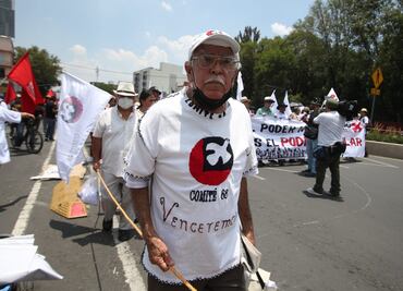 Sobrevivientes y familiares de víctimas de la Matanza del Jueves de Corpus marchan al Zócalo; exigen reabrir el caso y detener militarización