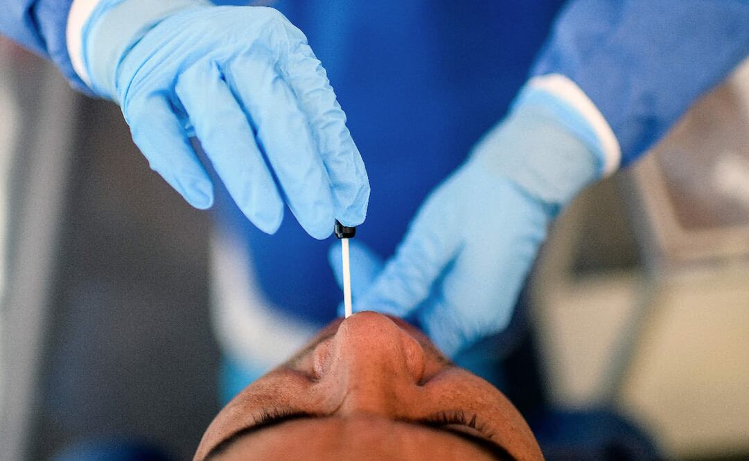 El gobierno del estado implementó estos kioscos después de un aumento en el número de contagios y hospitalizaciones - Foto: Pedro Pardo/AFP
