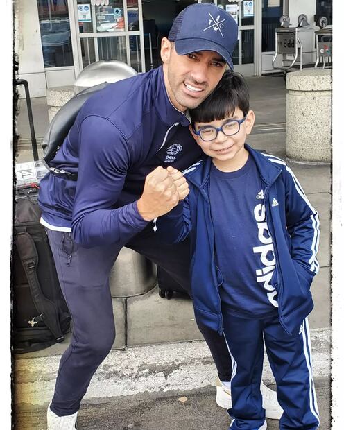 El padre de Evelyn Beltrán sube fotos a su cuenta de Instagram de su yerno y el hijo de Evelyn. Fuente Instagram @beltranrussell2