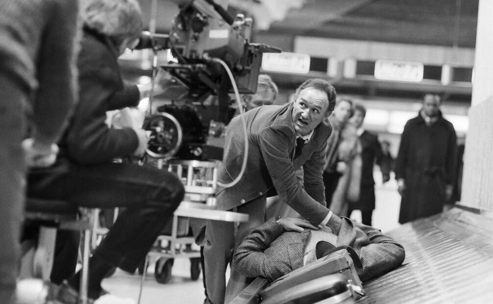 Foto tomada el 7 de enero de 1985 en París que muestra al actor estadounidense Gene Hackman durante el rodaje del thriller "Target" dirigido por Arthur Penn. (Foto de Philippe WOJAZER / AFP)
