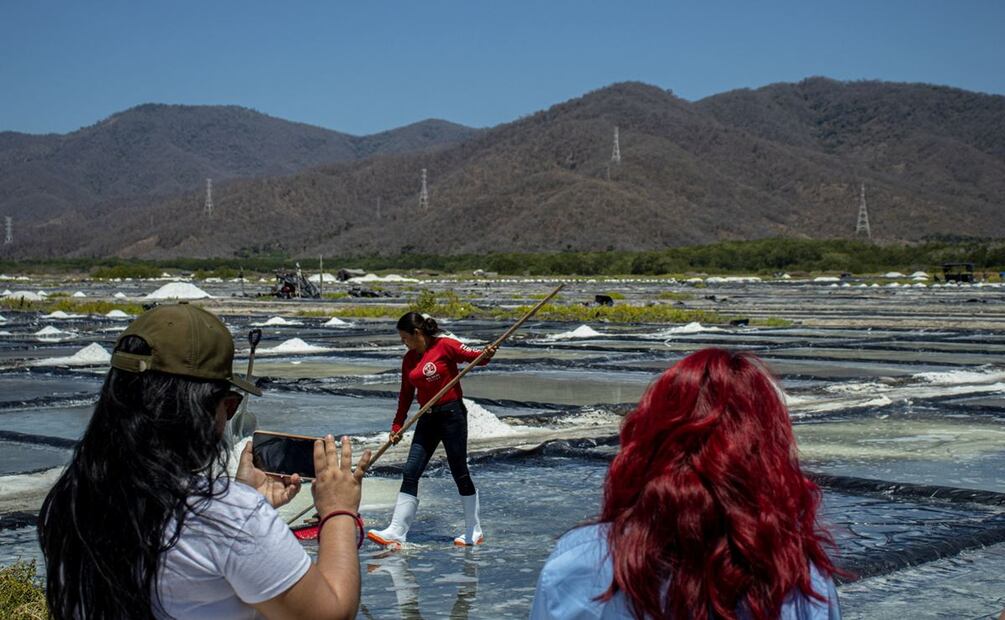 ¡Conoce cómo se hace la sal artesanal en el Sal Real de Colima Fest! Foto: cortesía