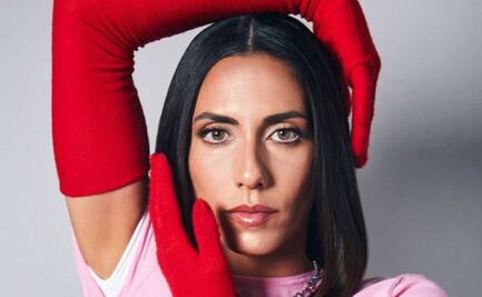 Nuria Diosdado brilla con la tendencia Barbiecore en la revista Nosotras