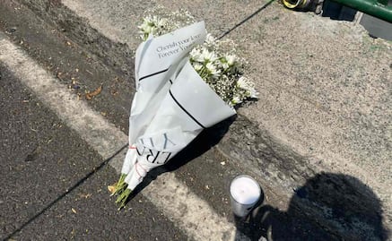 Con flores y una veladora sobre Calzada de Tlalpan, realizan homenaje a colaboradores de Clara Brugada asesinados; área sigue custodiada 