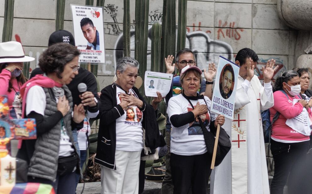 Colectivos de madres buscadoras llevaron a cabo el acto ecuménico en el Monumento a la Madre, para posteriormente marchar en la Ciudad de México, el 10 de mayo de 2025. Foto: Yaretzy M. Osnaya/EL UNIVERSAL