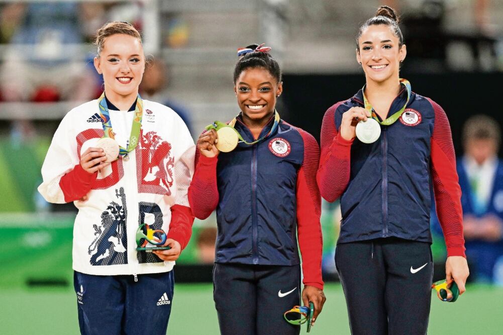 La estadounidense, de 19 años de edad, sumó cinco preseas en total e iguala récord de EU en JO (ZHENG HUANSONG. XINHUA)