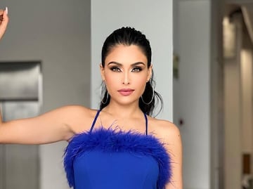 Kristal Silva luce como Barbie en minivestido rosa de lentejuelas