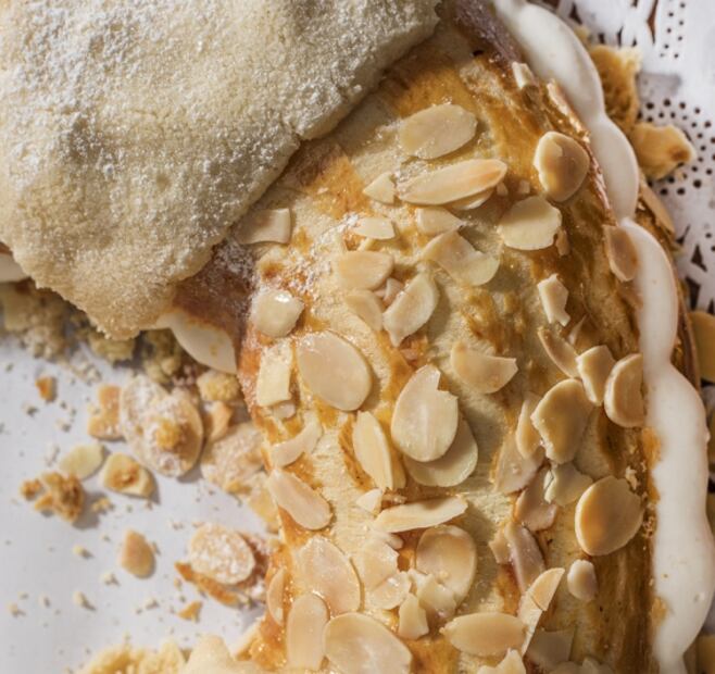 Rosca rellena de pulque y tamales de cochinita en la expo Roscatitlán