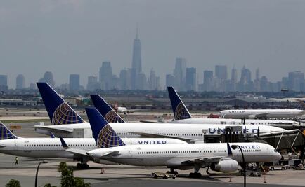 United Airlines suspende sus vuelos de salida en todo EU por una "cuestión técnica"; descarta sea por un ciberataque