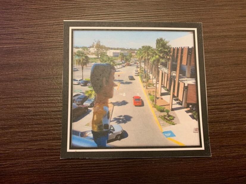 Niño olvida su muñeco preferido en hotel, y al recogerlo, se lleva gran sorpresa