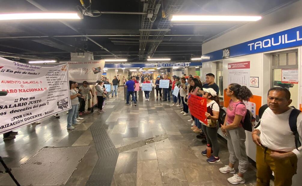 Manifestantes del CNTE en Metro Zócalo CDMX. Foto: Juan Carlos Williams
