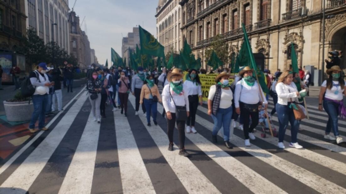 Minuto a Minuto, marcha del 8M. Suman 6 vallas derribadas en Palacio Nacional