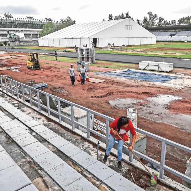 Habilitación. Ayer comenzó la instalación de las estructuras, donde se dará atención a 5 mil migrantes. (YADÍN XOLALPA. EL UNIVERSAL)