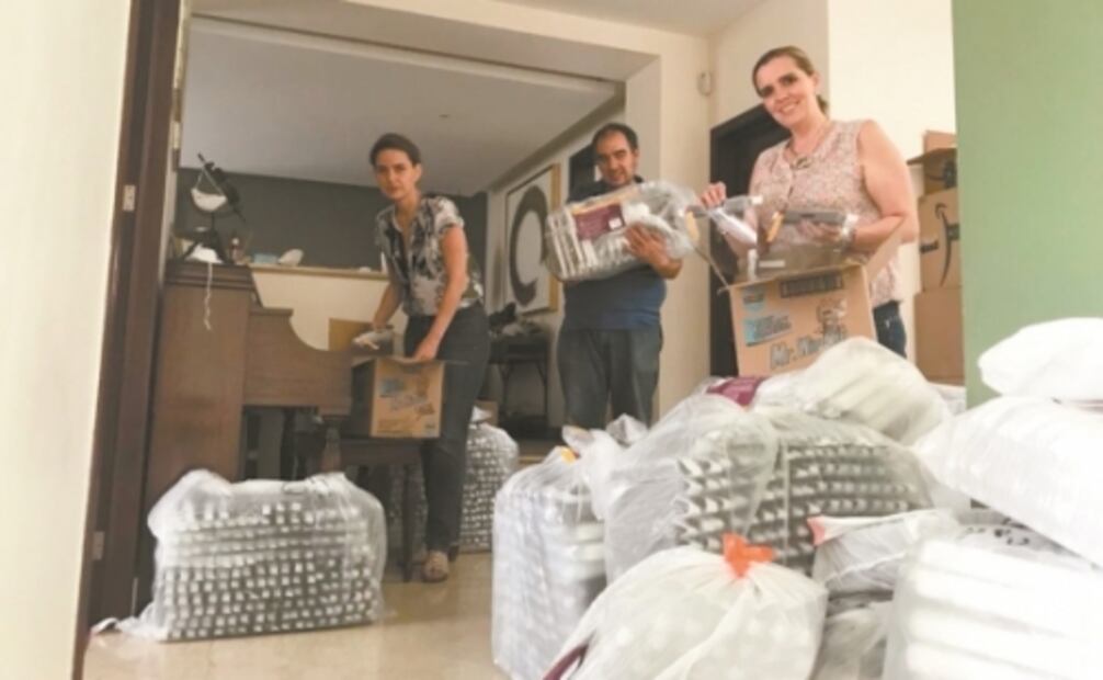 Caretas: Hermanas elaboran protecciones gratuitas
