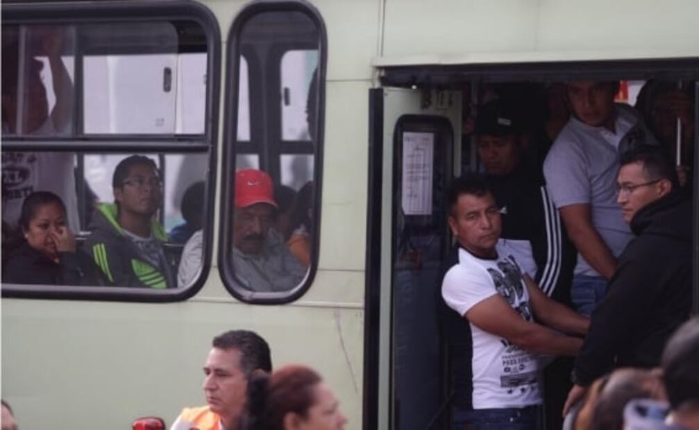Se registran largas filas para abordar RTP en La Raza por cierre de estaciones en Línea 3