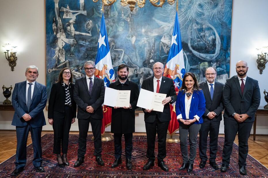 El presidente chileno, Gabriel Boric, y el presidente del Banco Interamericano de Desarrollo (BID), Ilan Goldfajn, anunciaron que Chile será la sede de la Asamblea Anual de Gobernadores del BID. Foto: Tomada de X, antes Twitter (@igoldfajn)