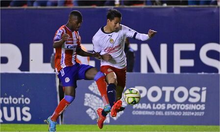 San Luis y Chivas dividen puntos en duelo de pocas emociones