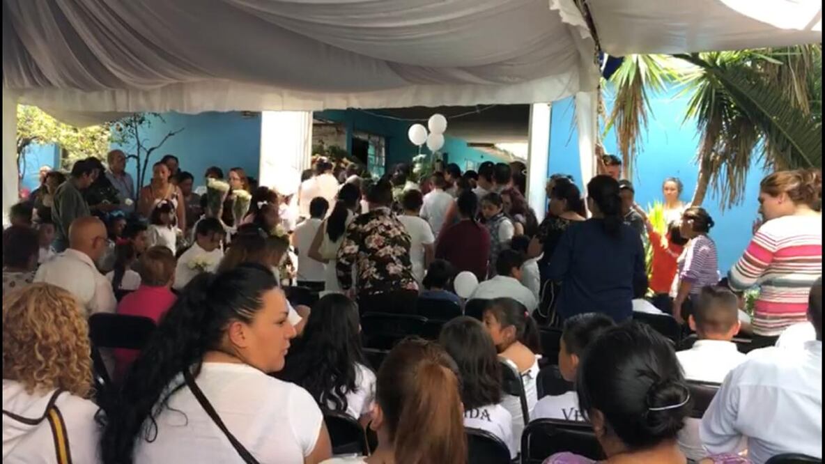 Compañeros despiden al niño Lenin, asesinado afuera de su escuela en Neza