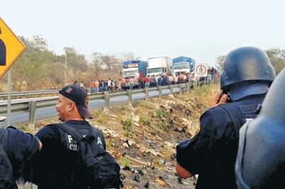 Integrantes de la CNTE realizan paro de labores y bloqueos carreteros en Chiapas; exigen reinstalación de mesa de diálogo con Sheinbaum