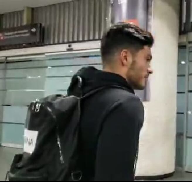 Raúl Jiménez llegó a México, pero es duda para la Selección
