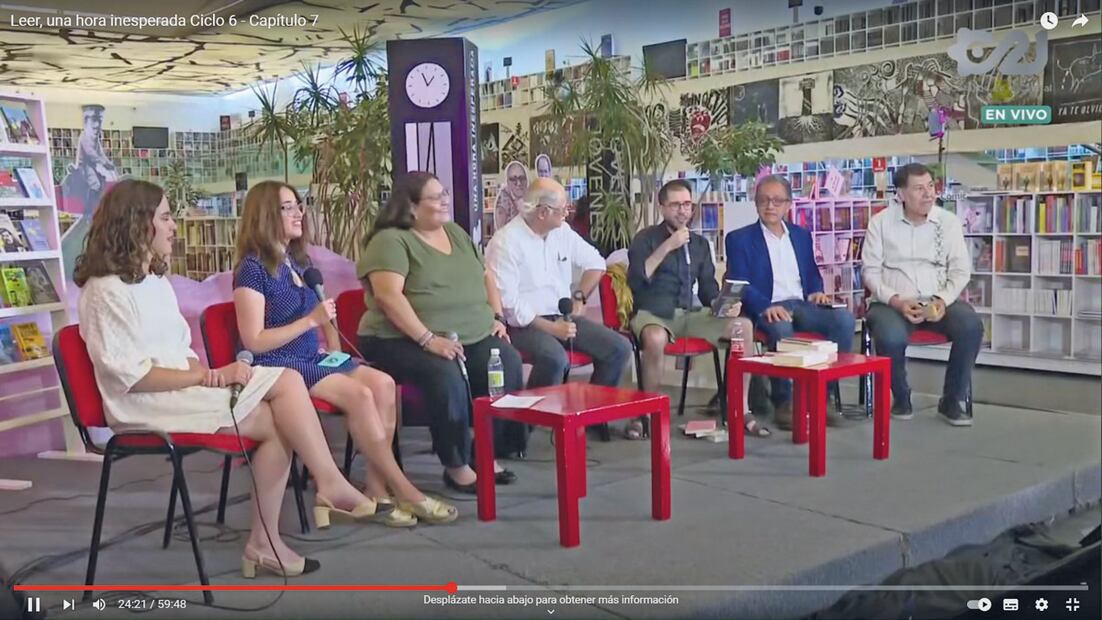 Una de las emisiones del programa Leer, una hora inesperada, que se transmite por Canal 14, tuvo como invitados a Citlali Hernández y a Gerardo Fernández Noroña. Foto: Especial