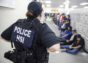 Liberan a decenas de migrantes detenidos en redada en Mississippi