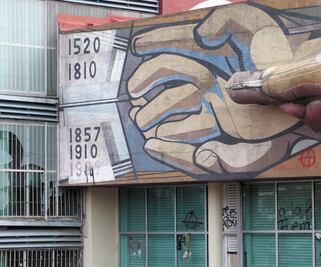 Dos pintas "vandálicas" en mural de Siqueiros