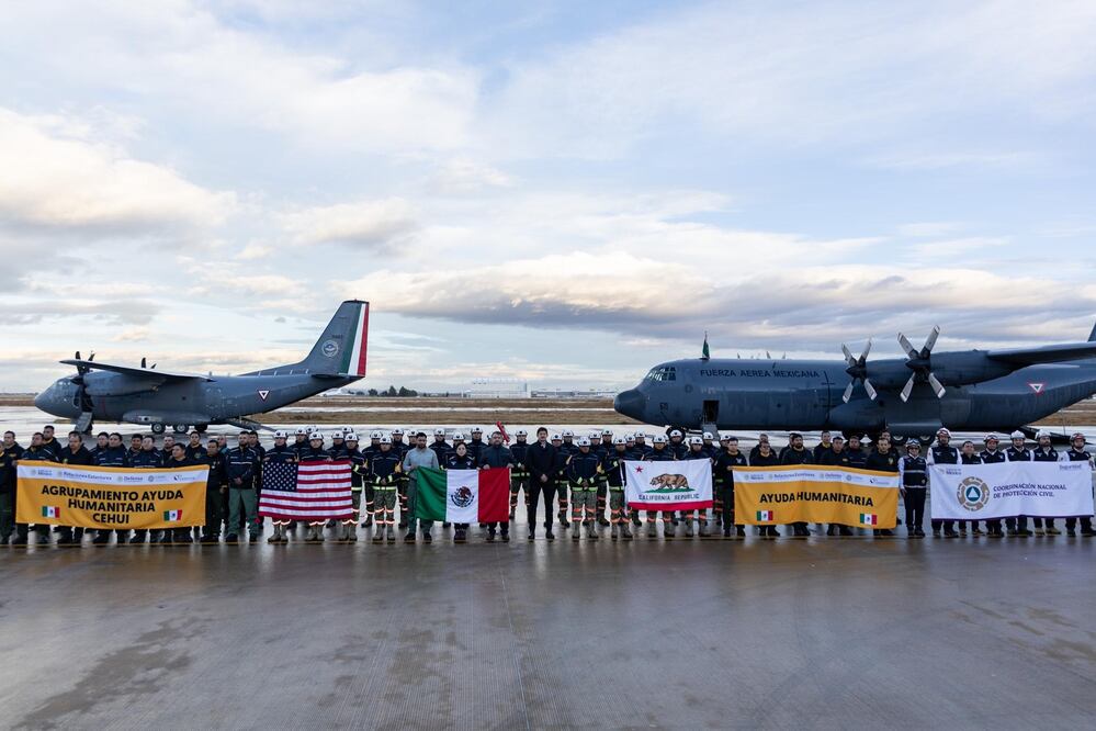 Integrantes del Ejército Mexicano salen vía aérea a Los Ángeles, California, Estados Unidos, a brindar ayuda humanitaria debido a los incendios. Foto: Hugo Salvador / EL UNIVERSAL