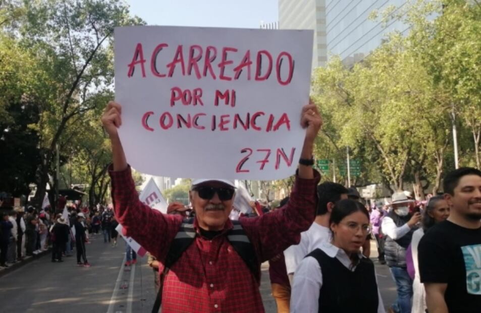 Acarreados por la conciencia: lo que dicen simpatizantes en la marcha de AMLO