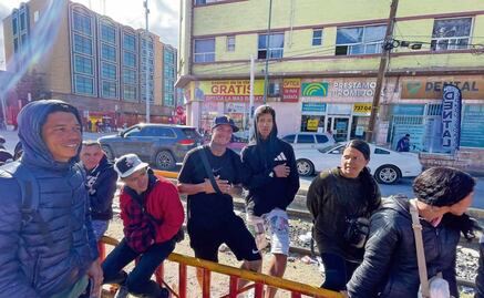 Migrantes esperan la noche para cruzar a EU