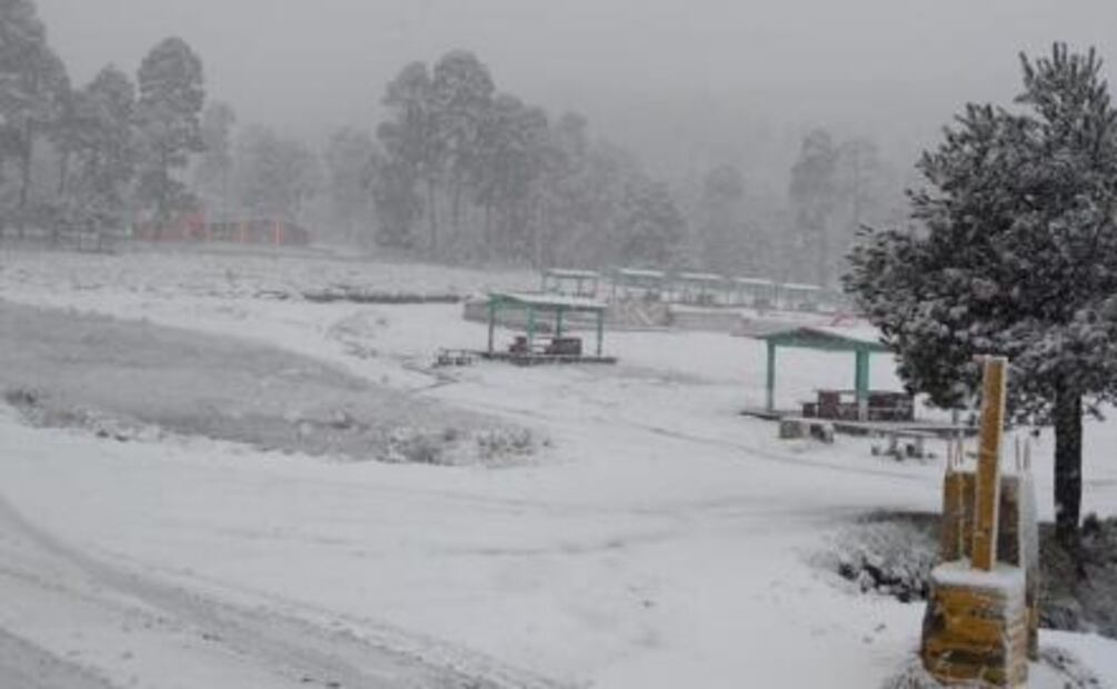 Nevado de Toluca se pinta de blanco por primera nevada del año