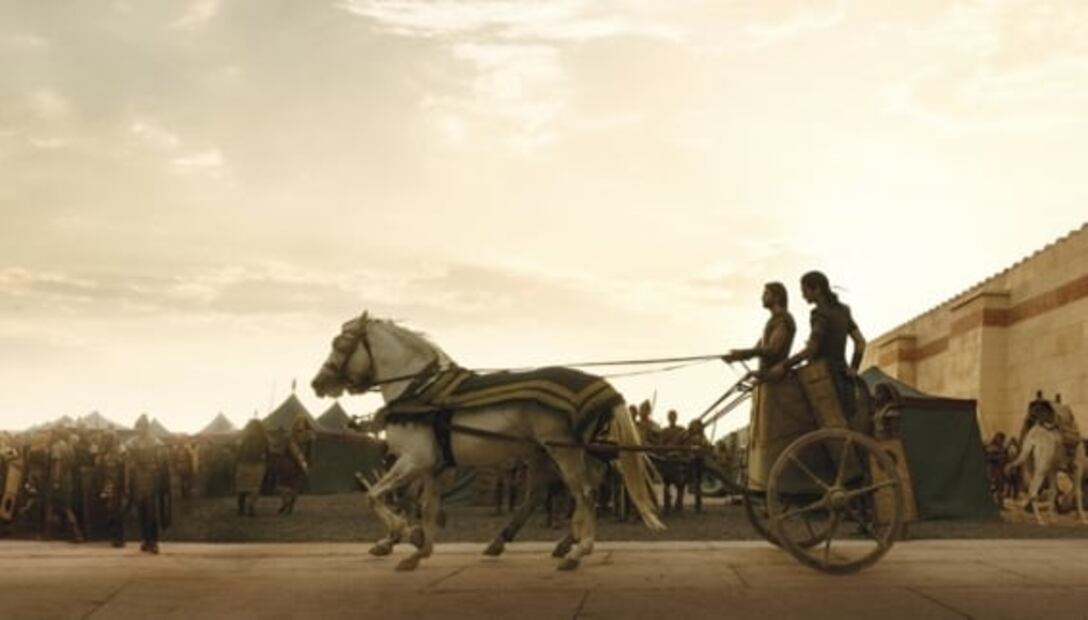 Más de mil extras se necesitaron para grabar la miniserie "Tut"