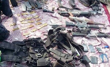 Arsenal and vehicle seized in Michoacán; four detainees