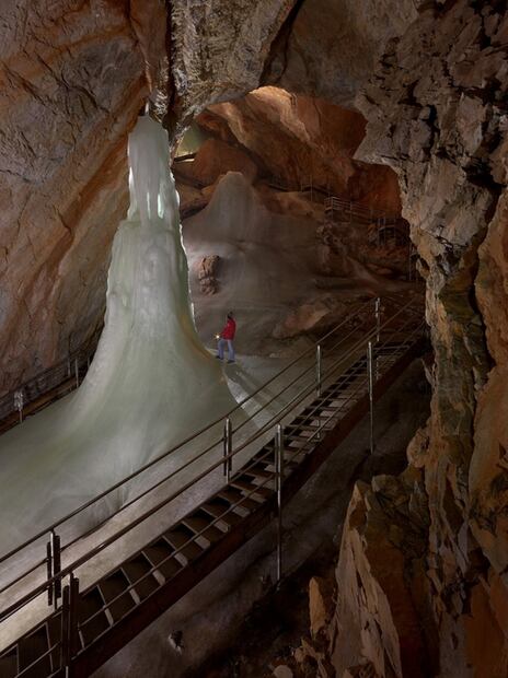 Dónde está la cueva de hielo más grande del mundo