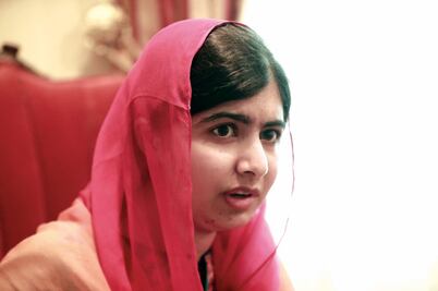 Más dinero a educación que a campañas, pide Malala