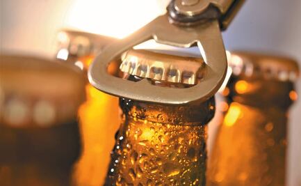 Millennial treintañero ¿Puedes o no tomar alcohol antes de vacunarte contra Covid-19?