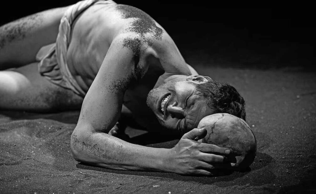 El secuestro del país por la violencia se refleja en el arte, así lo muestra Fenómeno, de Hugo Alfredo Hinojosa, un monólogo sobre un hombre secuestrado desde la infancia y vuelto sicario. Foto: Archivo EL UNIVERSAL