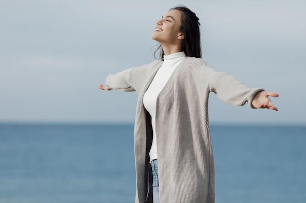 La felicidad es un viaje continuo y no un destino final. Foto: Freepik.