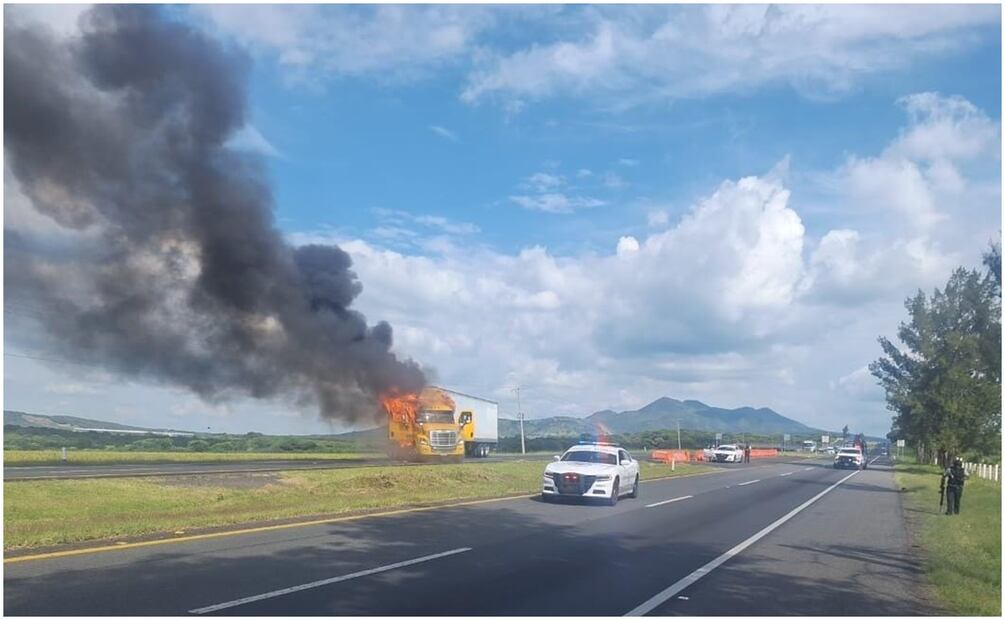 Se registra ataque de grupo criminal contra personal de la FGR y de la GN este 24 de septiembre de 2024. Foto: Especial