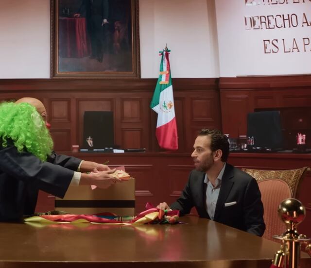 Brozo y Loret llegan a la “mudanza” de la SCJN; con tesis y chicharrón preparado analizan a los nuevos ministros