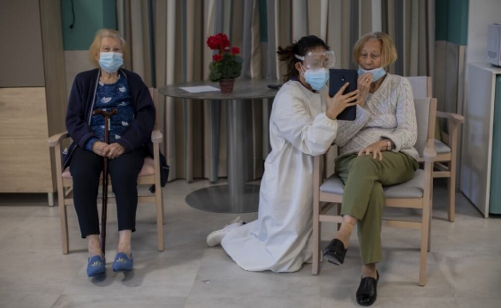 Covid-19: Servicios médicos definen riesgos en casas de retiro y asilos