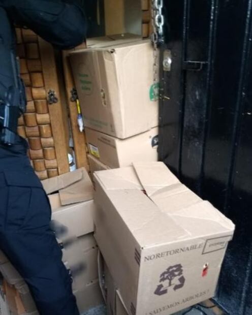 Policías detienen a 12 por robar camión repartidor de Sabritas en Iztapalapa