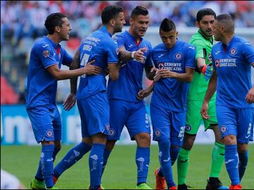 Tensión invade a jugadores de Cruz Azul